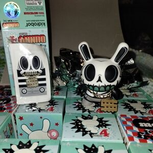 Kidrobot Dunny Series 4 MAD (Jeremy Madl) Modern Hero Figure 3" Vinyl 2007 New